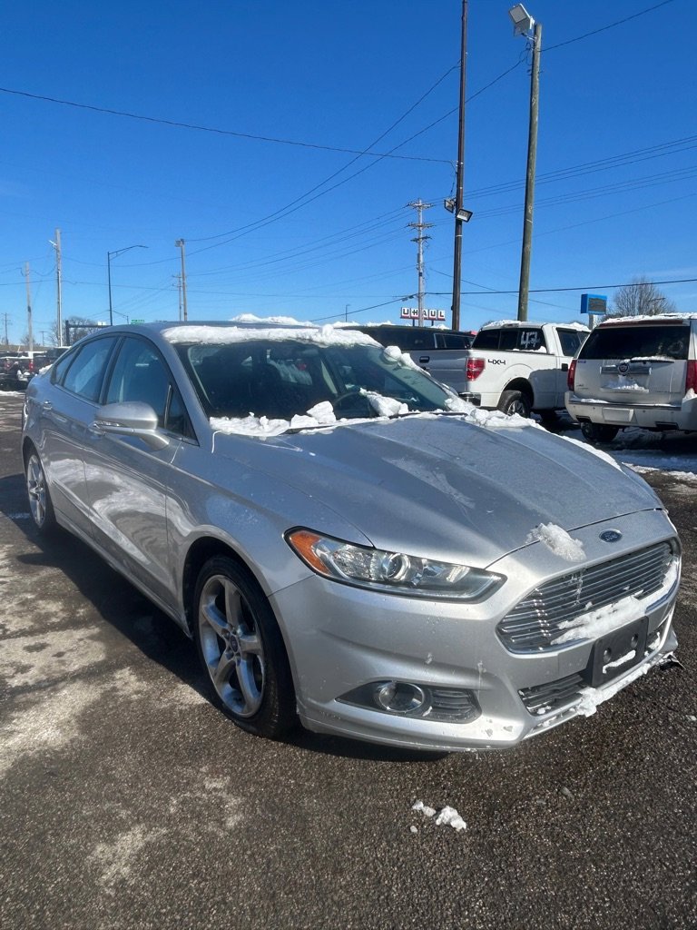 Used 2013 Ford Fusion SE image 2