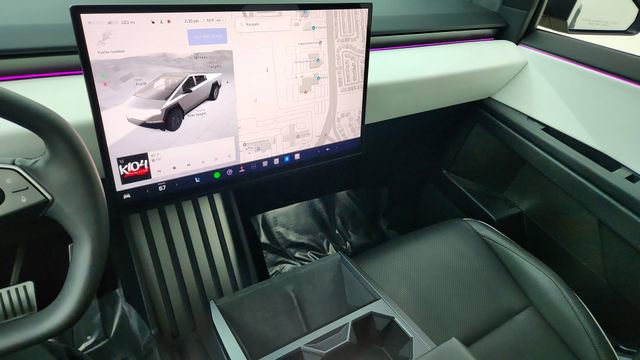 Used 2024 Tesla Cybertruck AWD Crew Cab image 39