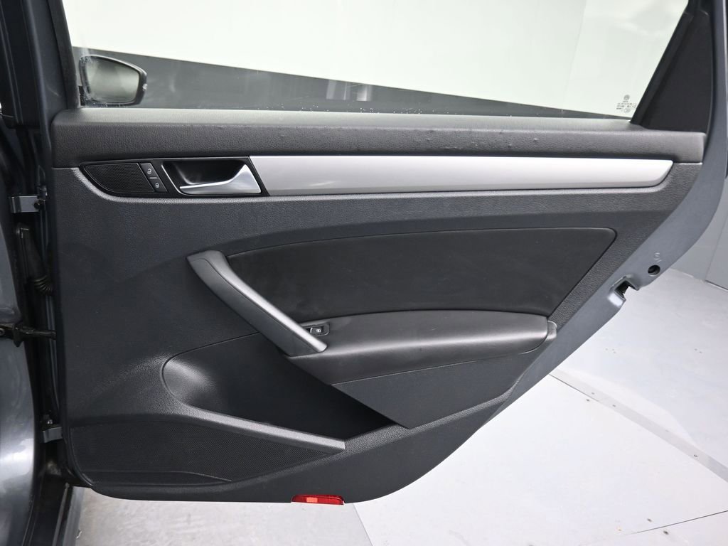 Used 2014 Volkswagen Passat 1.8T Wolfsburg Edition image 31