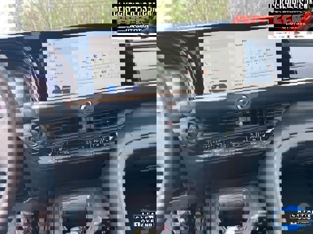 Used 2023 Toyota Crown Limited image 16