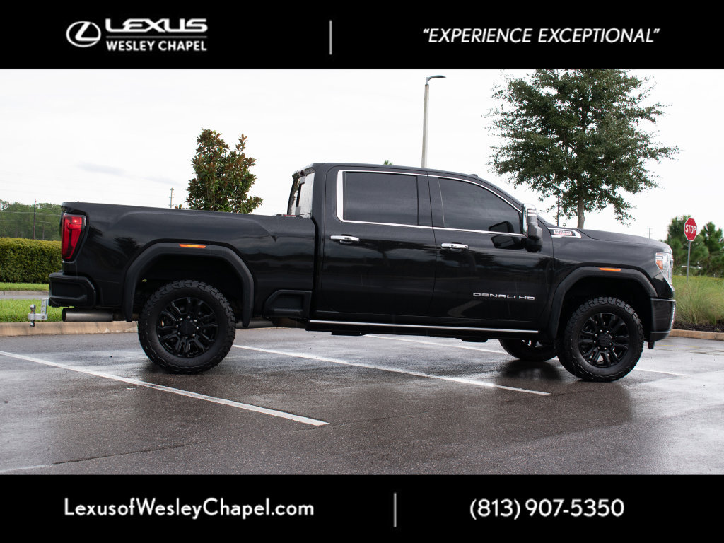 Used 2022 GMC Sierra 2500 Denali w/ Denali Black Diamond Edition AWD/4WD image 2