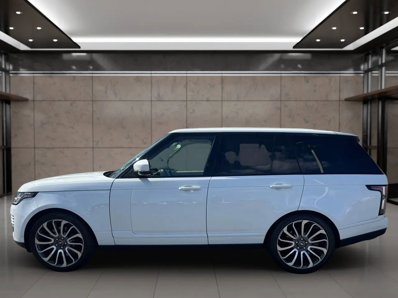 Used 2019 Land Rover Range Rover HSE image 3