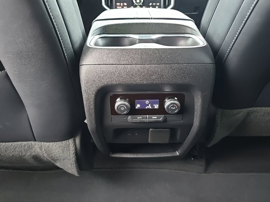 Used 2024 GMC Acadia Elevation image 26