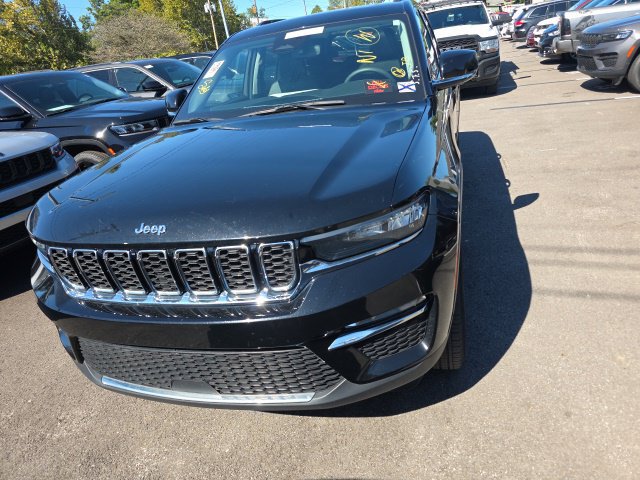 Used 2024 Jeep Grand Cherokee Limited AWD/4WD image 2