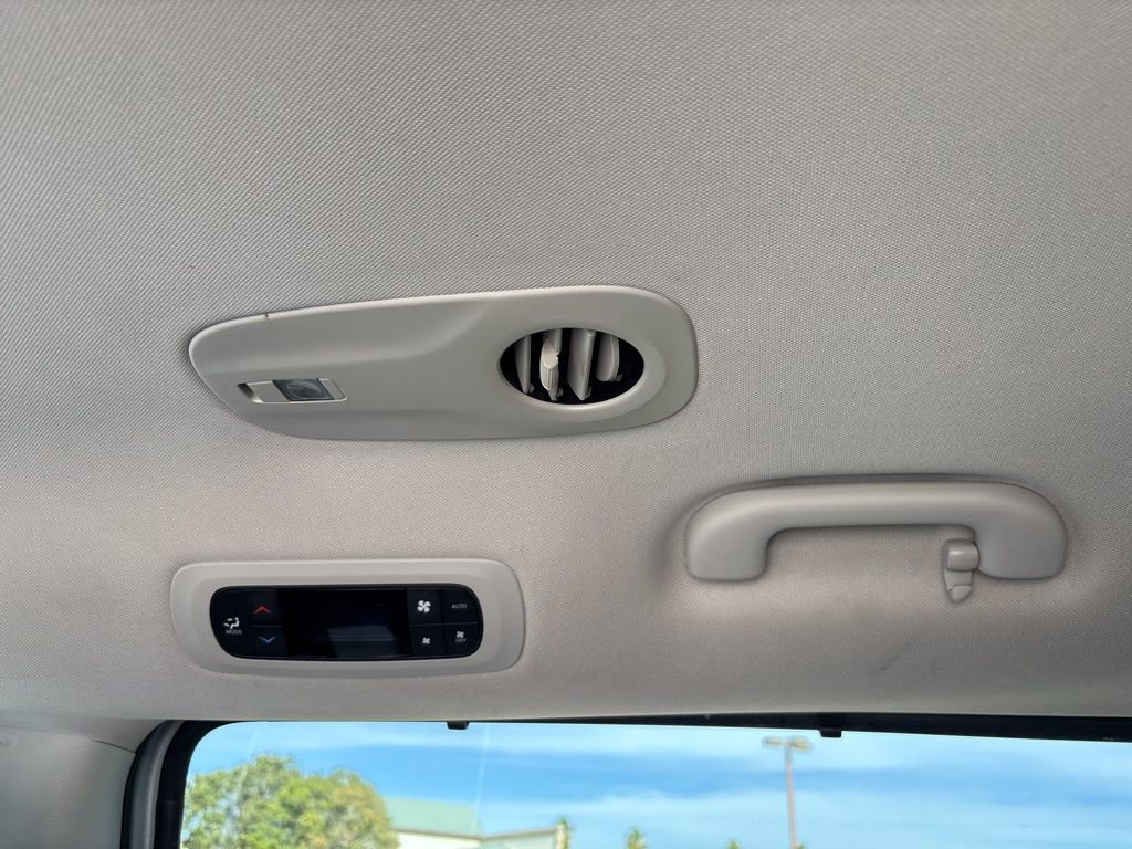 Used 2024 Chrysler Pacifica Touring-L FWD image 43