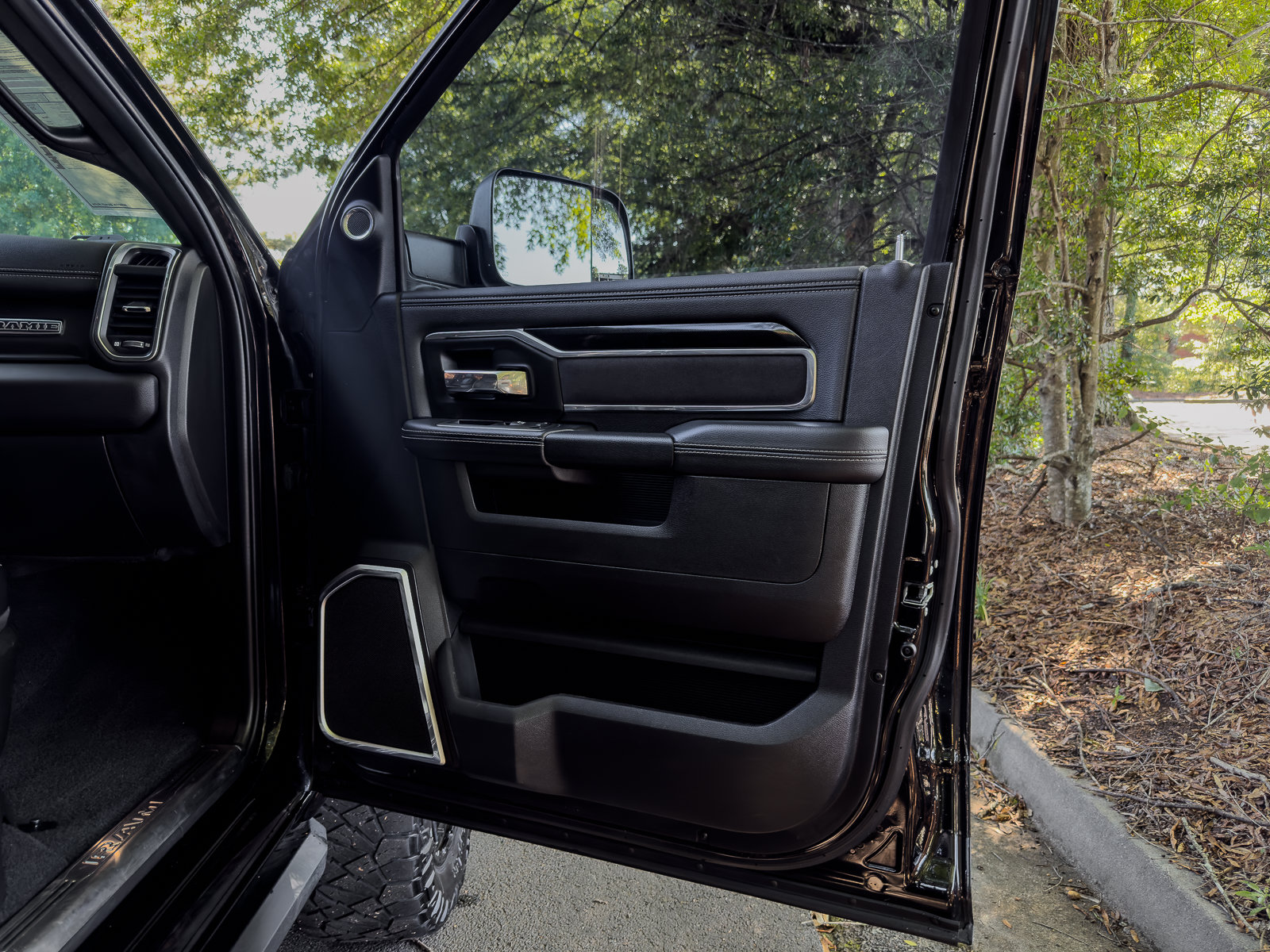 Used 2022 RAM 2500 Laramie AWD/4WD image 32