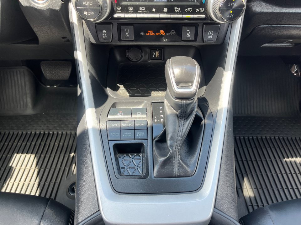 Used 2025 Toyota RAV4 XLE Premium w/ Weather Package AWD/4WD image 22