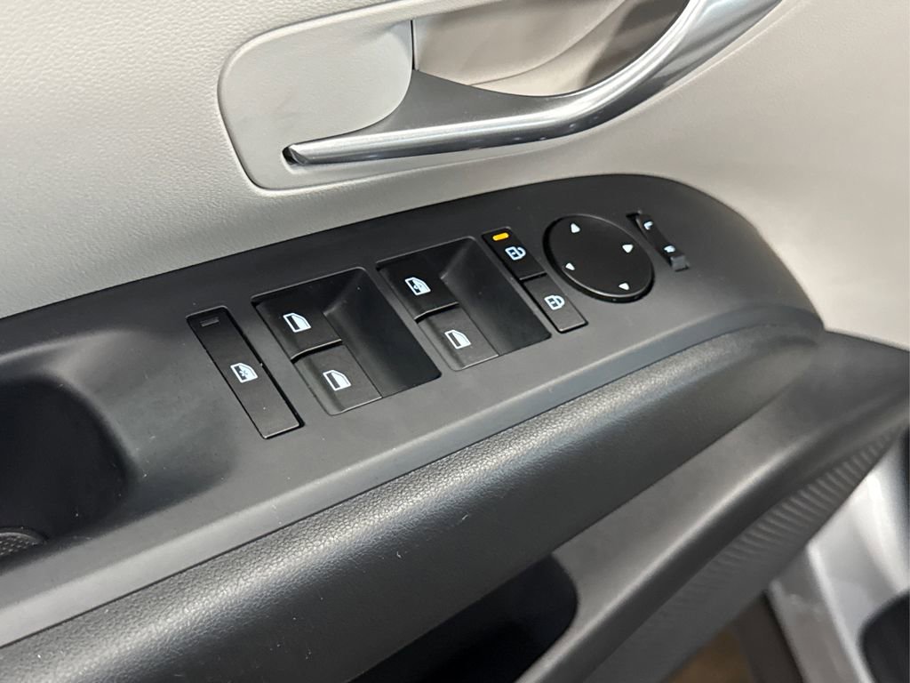 Certified 2025 Hyundai Tucson SE image 30