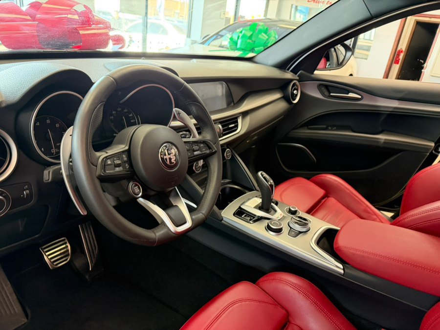 Used 2023 Alfa Romeo Stelvio Veloce AWD/4WD image 19