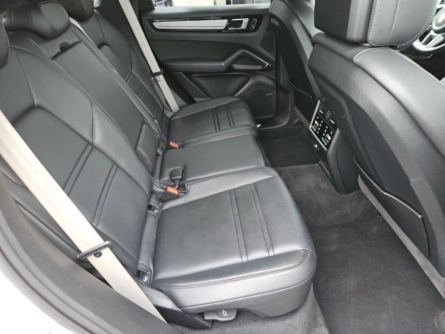 Used 2022 Porsche Cayenne Platinum Edition AWD/4WD image 17
