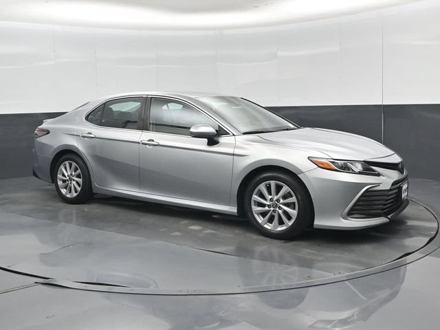 Used 2022 Toyota Camry LE FWD image 31