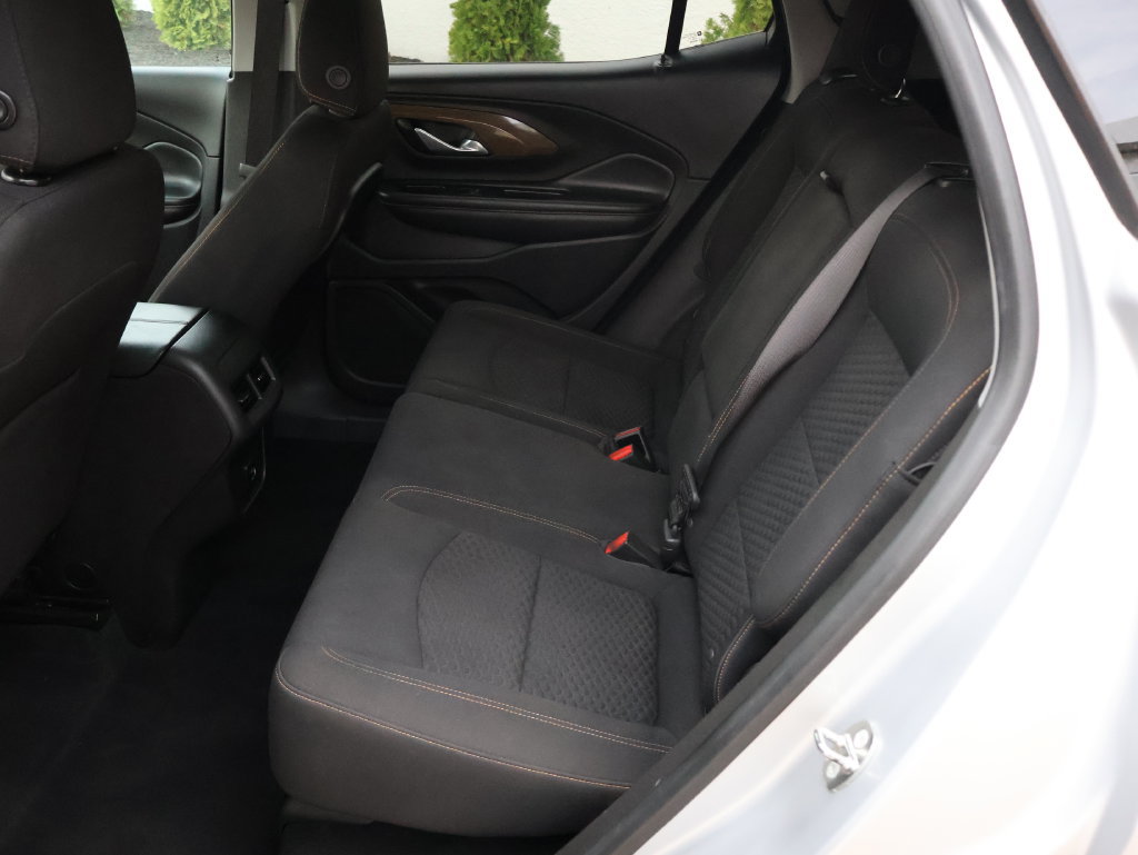 Used 2018 GMC Terrain SLE w/ Driver Convenience Package FWD image 9