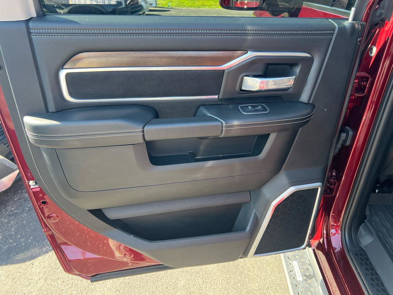 Used 2023 RAM 2500 Laramie AWD/4WD image 16