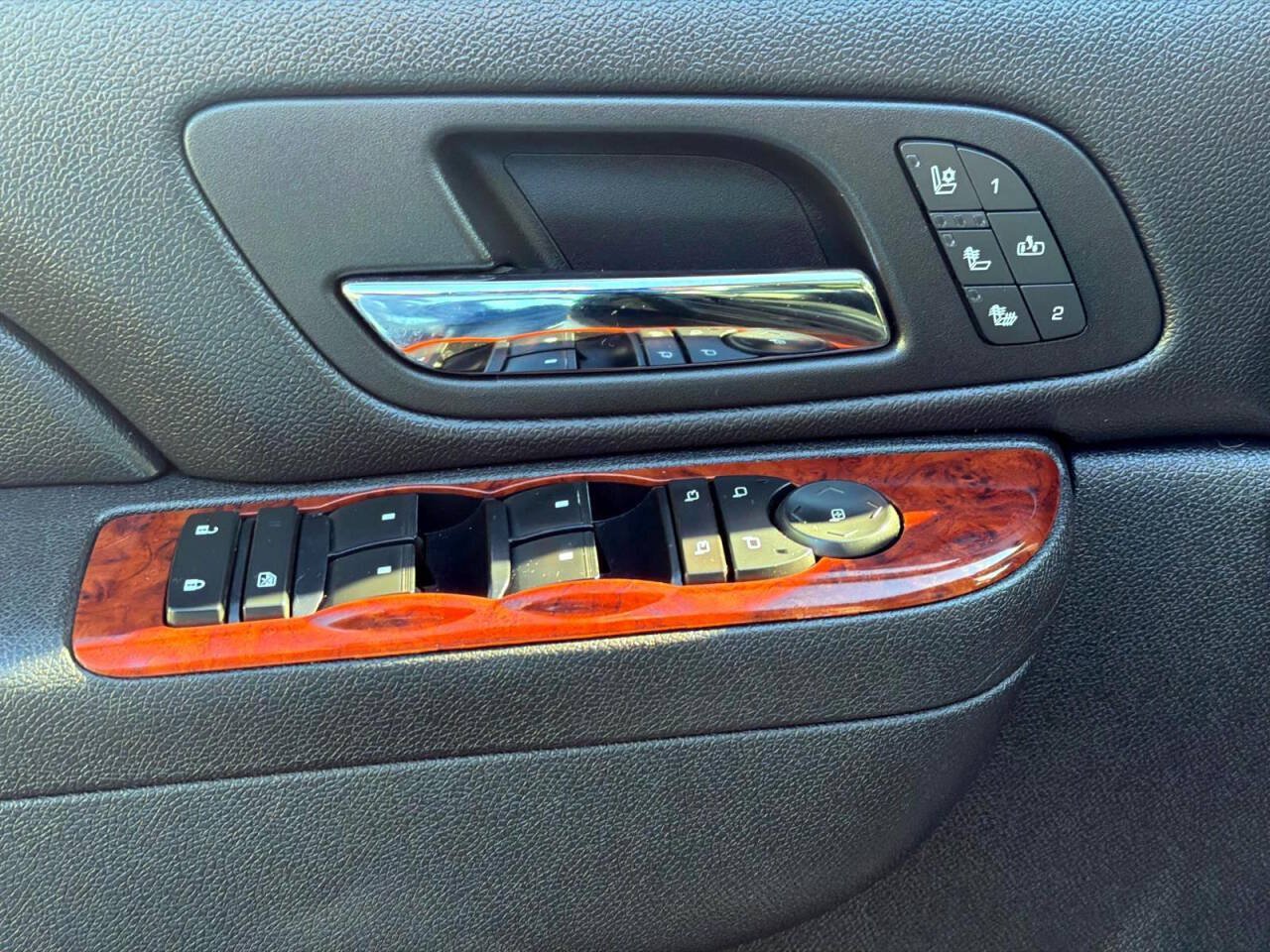 Used 2011 Chevrolet Tahoe LTZ AWD/4WD image 12