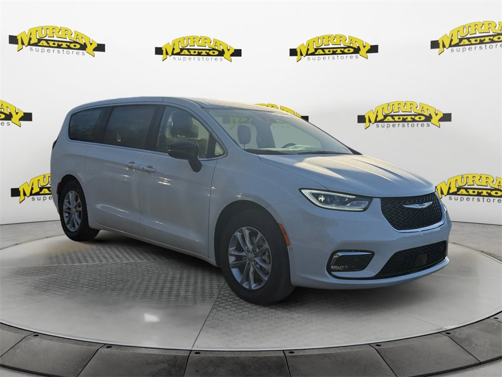 New 2026 Chrysler Pacifica Select image 7