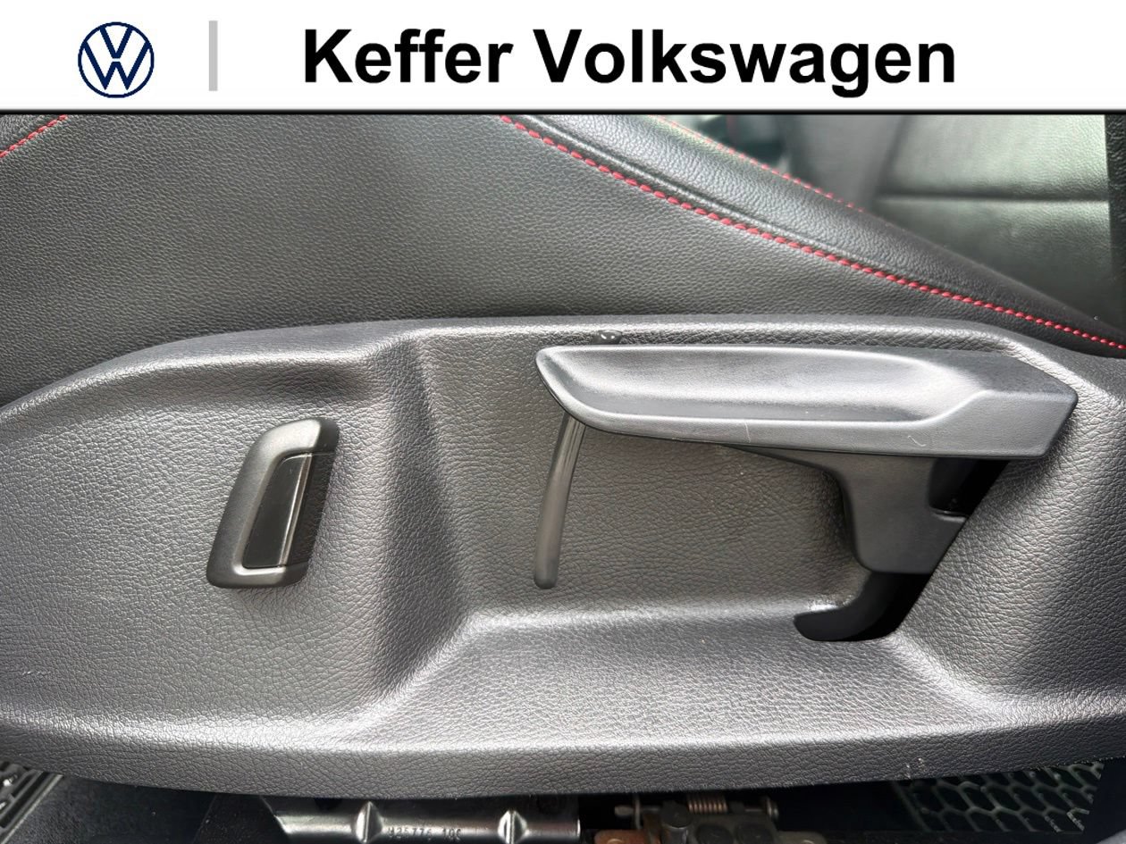Used 2020 Volkswagen GTI SE FWD image 13
