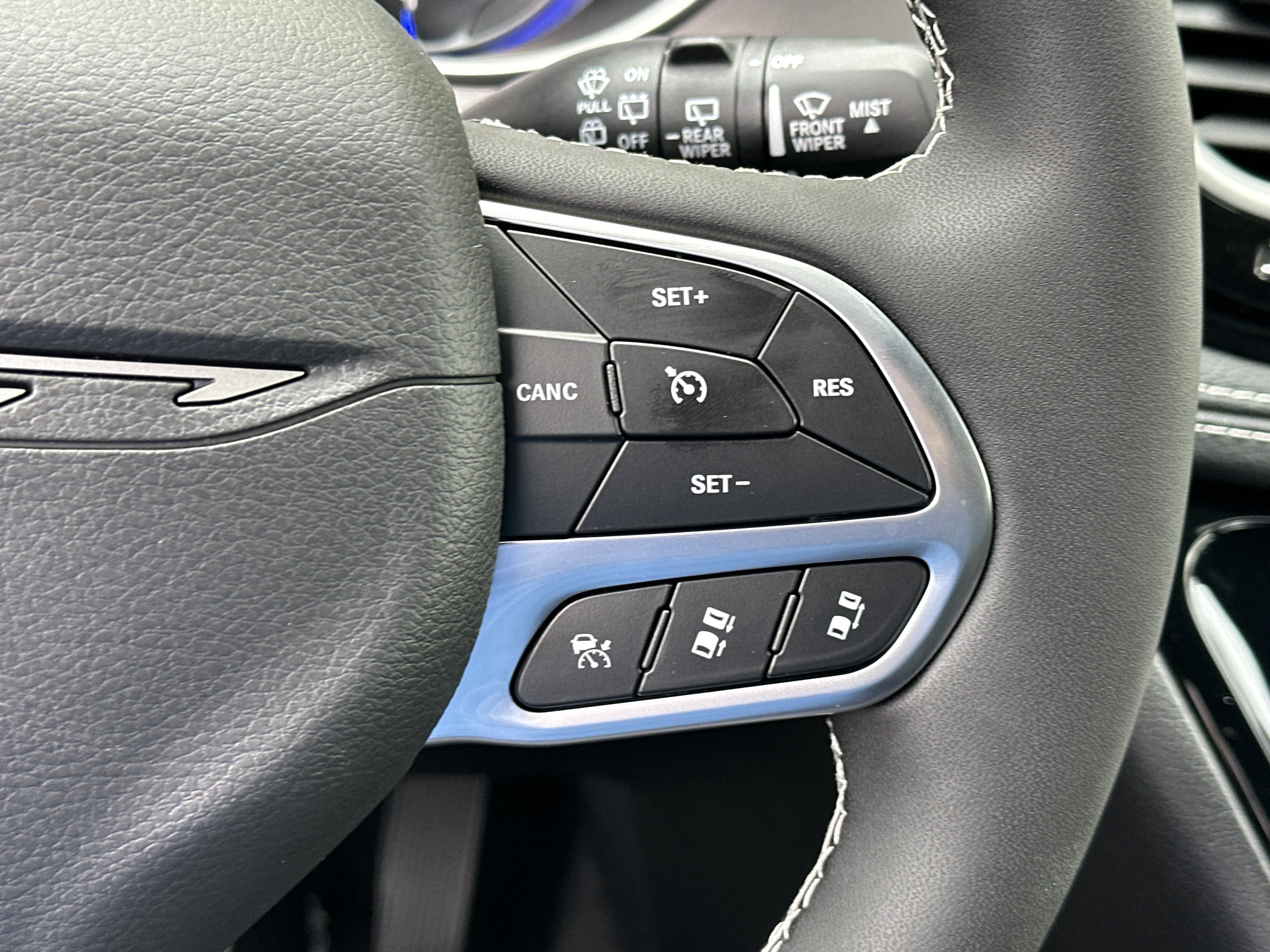 New 2027 Chrysler Pacifica Select w/ Family Tech Group FWD image 8