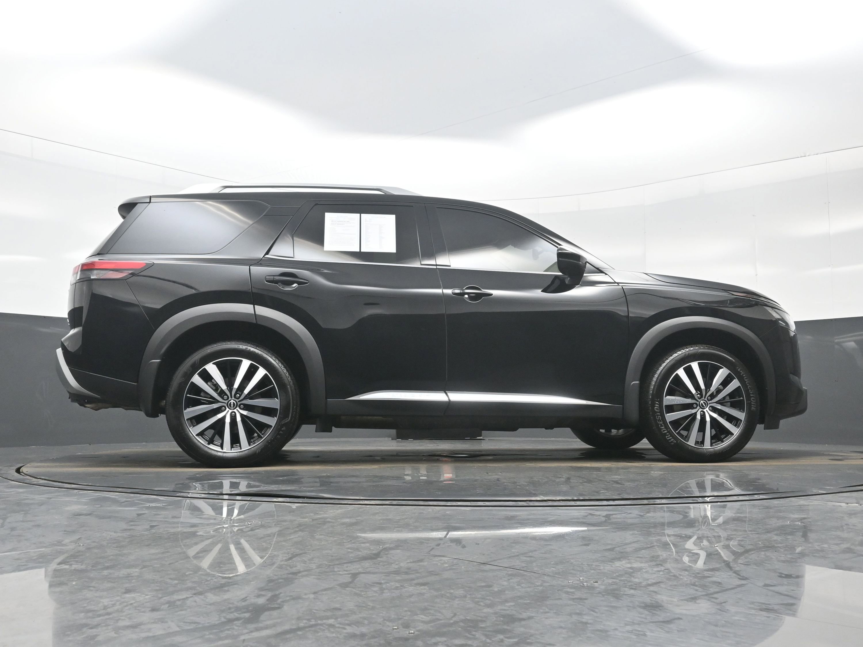 Used 2025 Nissan Pathfinder Platinum w/ Cargo Package image 34