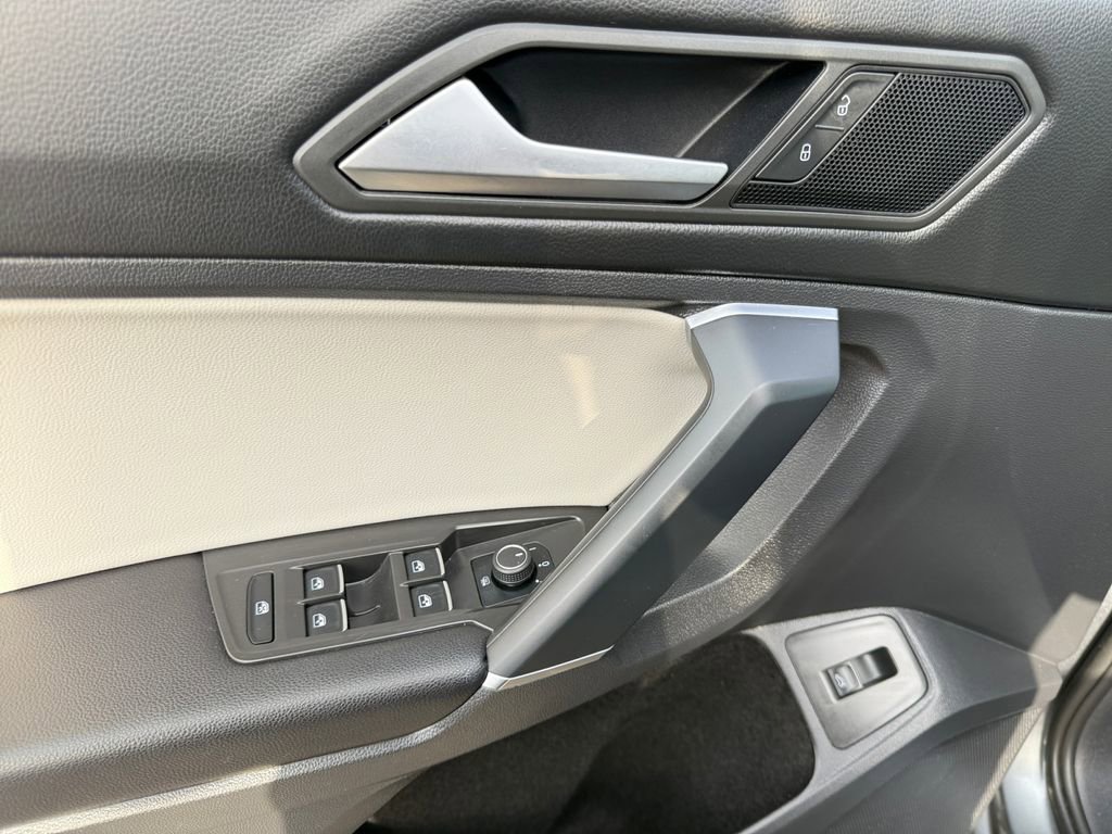Used 2020 Volkswagen Tiguan SEL image 11