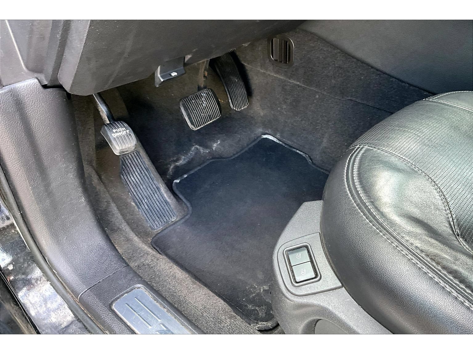 Used 2013 Ford Taurus Limited FWD image 30