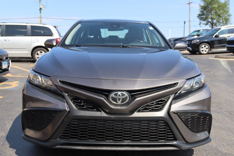 Used 2021 Toyota Camry SE w/ Carpet Mat Package (TMS) FWD image 2