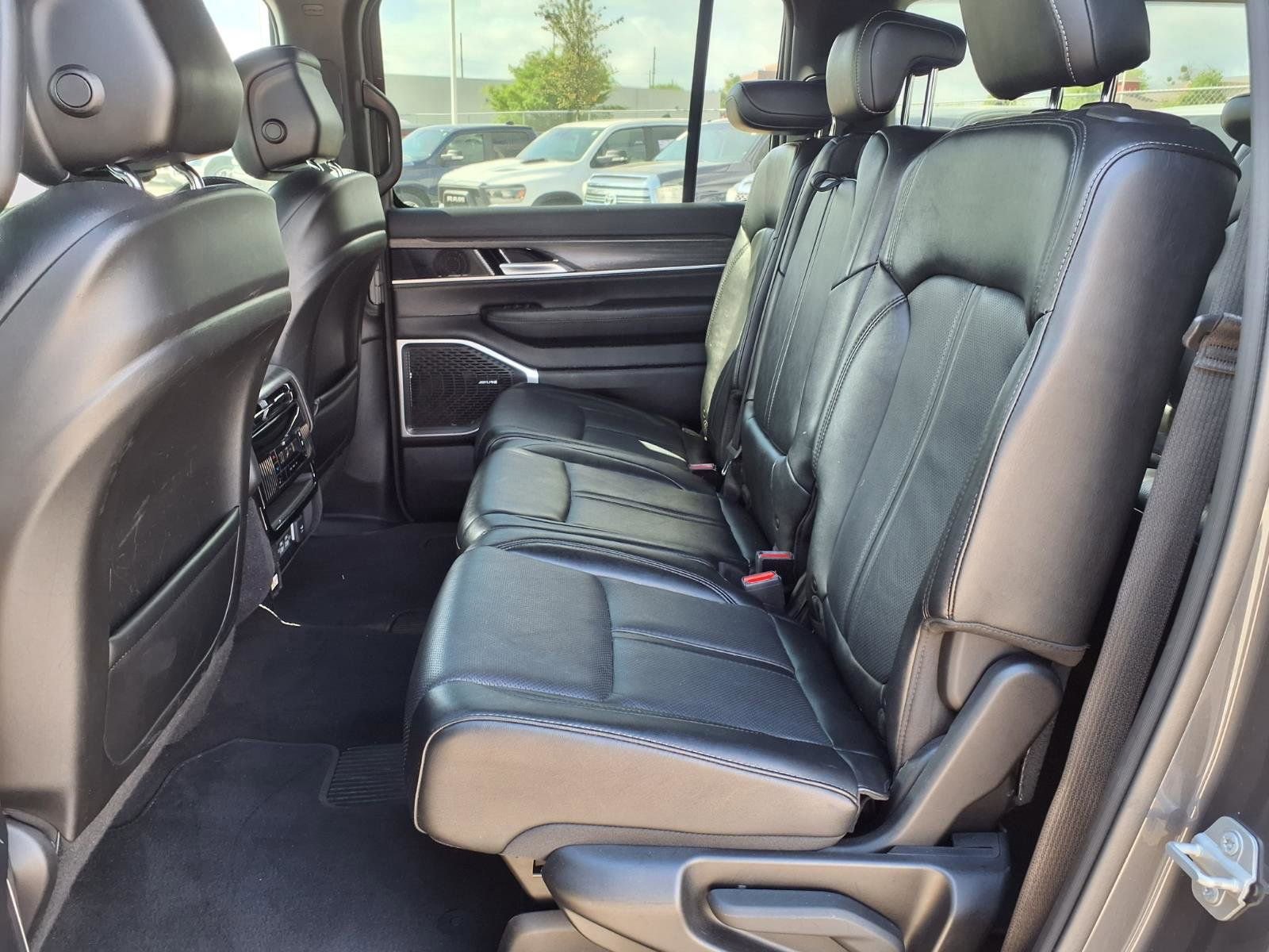 Used 2024 Jeep Wagoneer L Series III w/ Flexible Seating Group AWD/4WD image 16