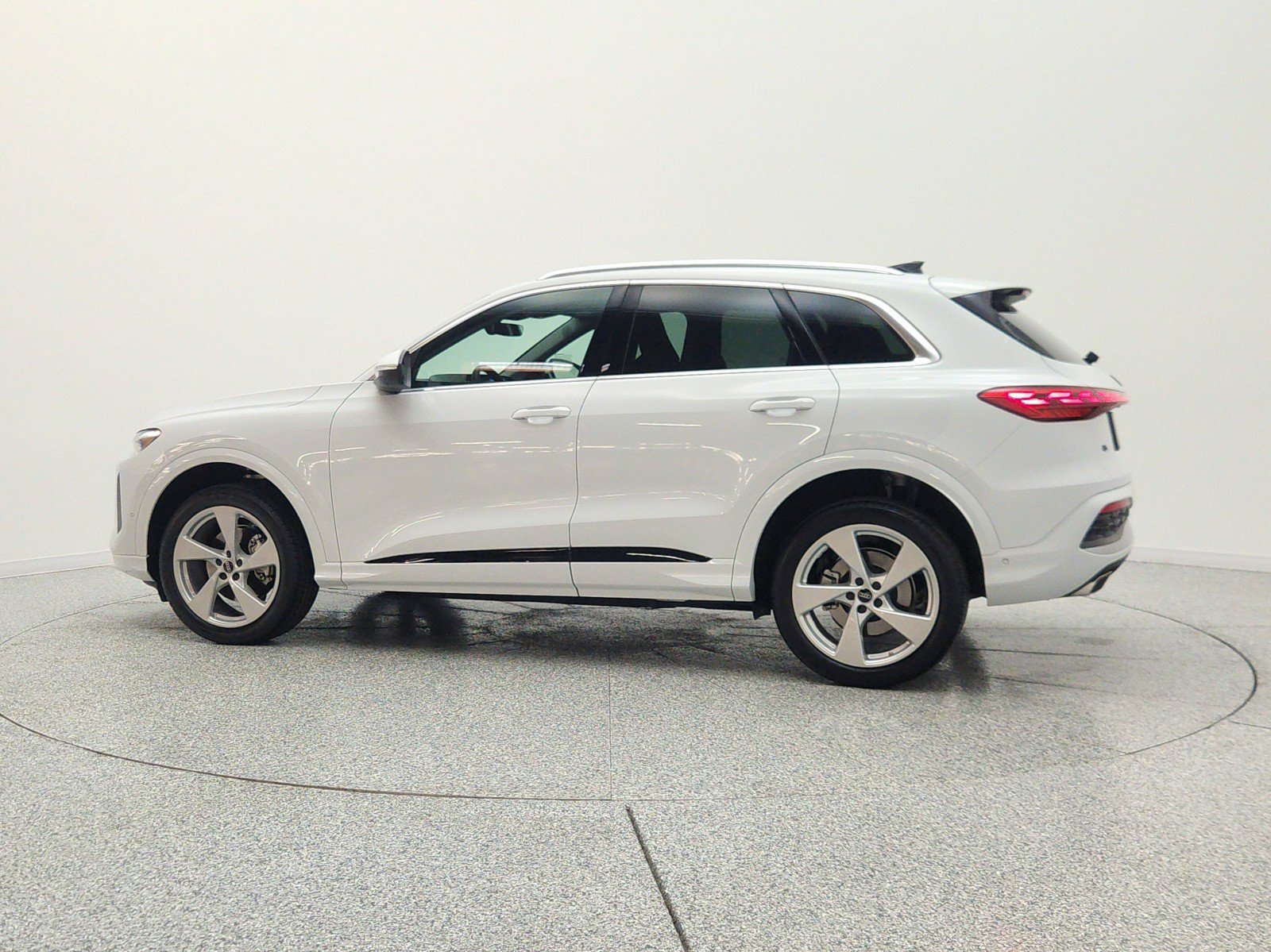Used 2025 Audi Q5 Premium Plus w/ Premium Plus AWD/4WD image 8