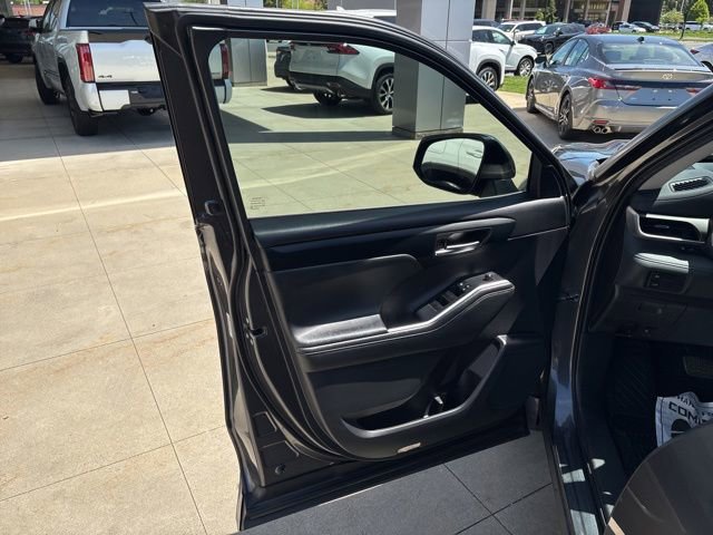 Used 2021 Toyota Highlander XLE AWD/4WD image 25