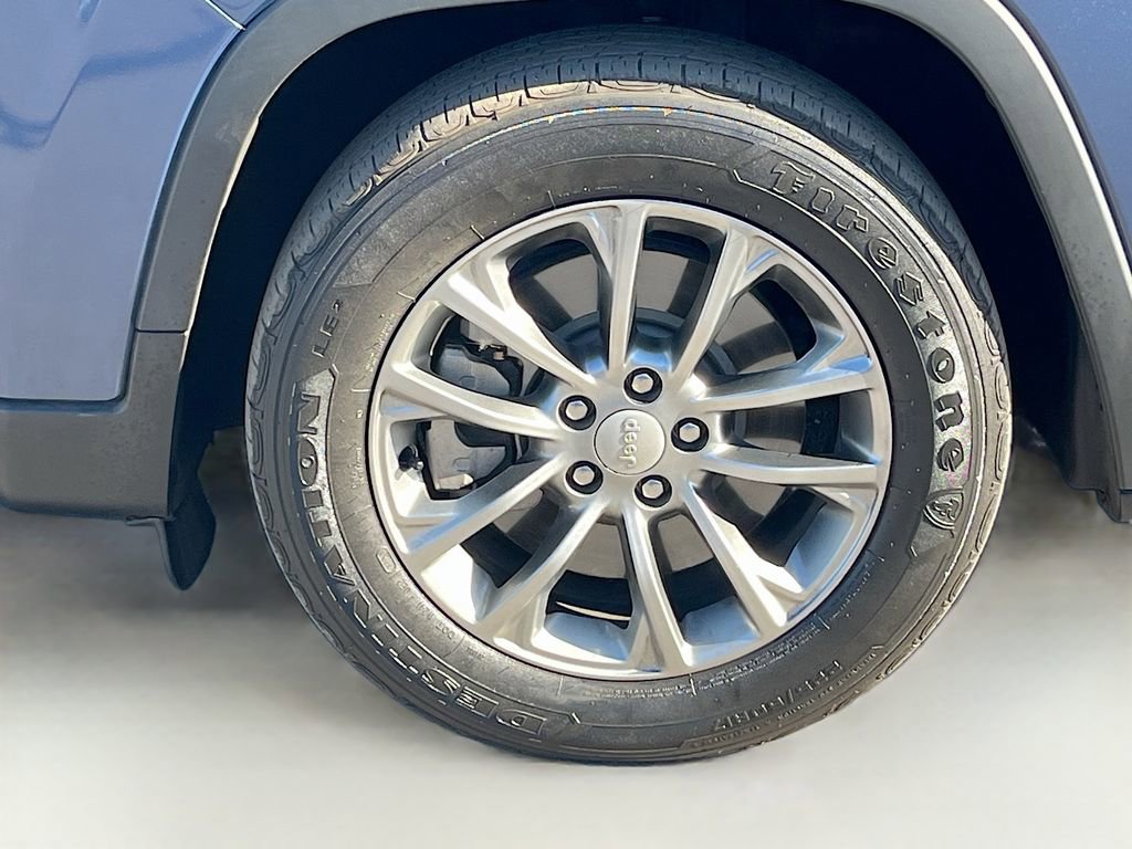 Used 2021 Jeep Cherokee Latitude Plus FWD image 29