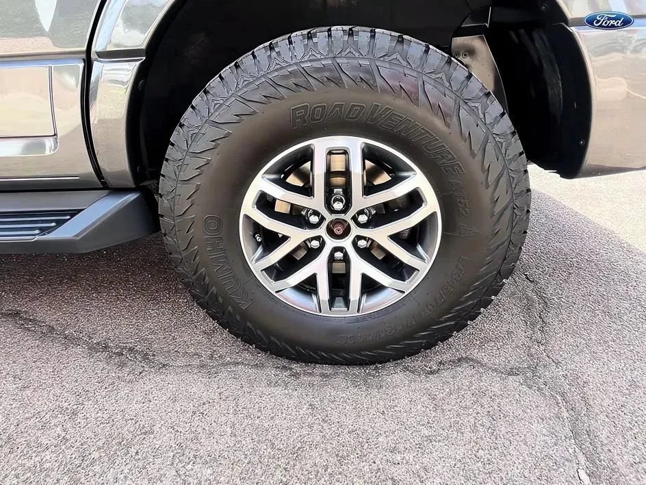 Used 2017 Ford Expedition XLT AWD/4WD image 23