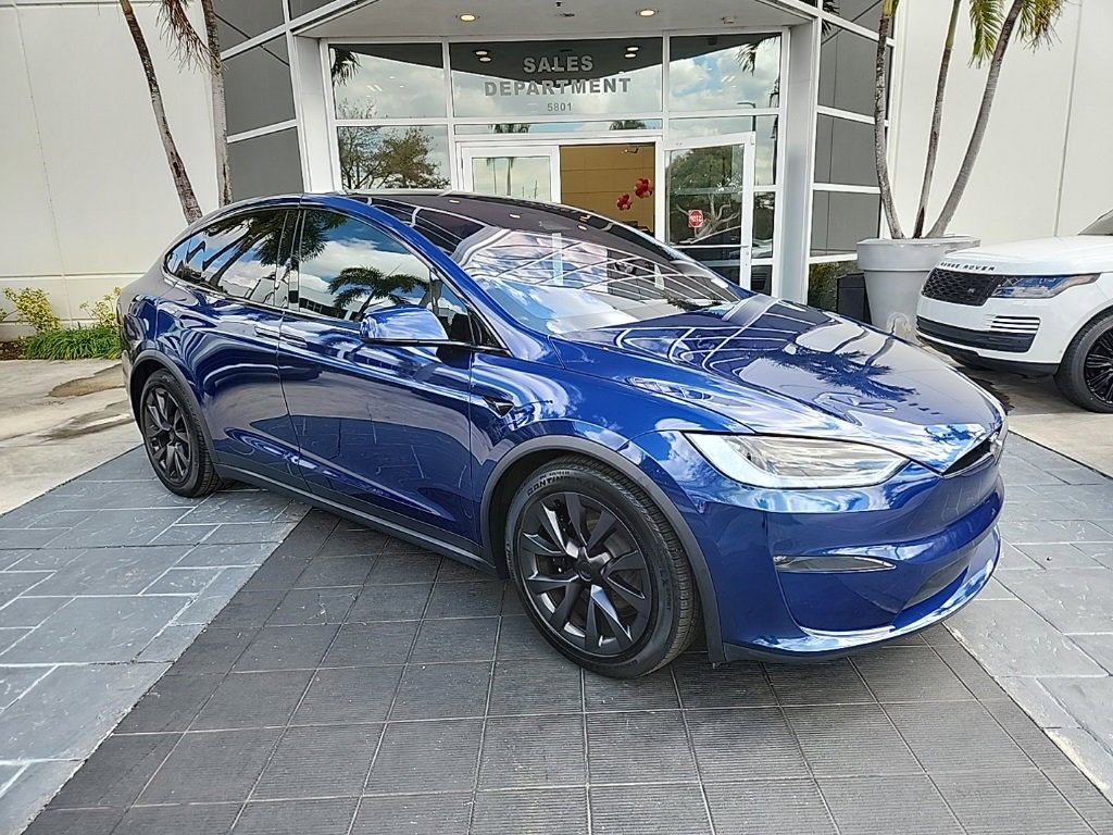 Used 2024 Tesla Model X image 2
