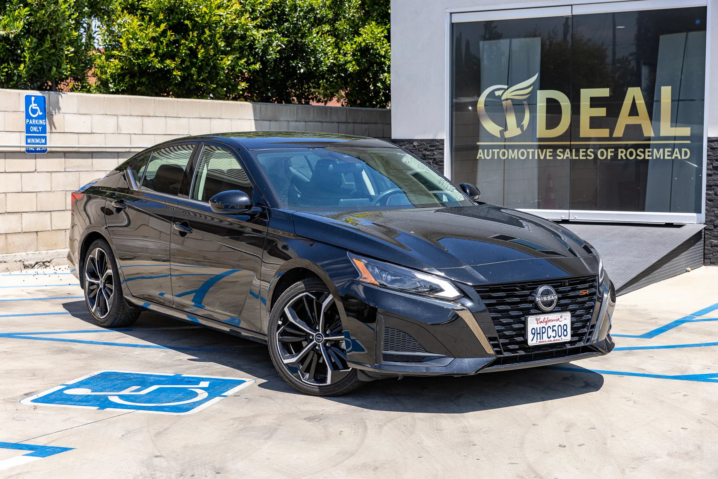 Used 2024 Nissan Altima 2.5 SR FWD image 2