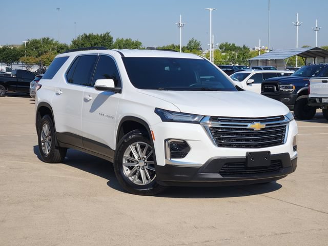 Used 2023 Chevrolet Traverse LT FWD image 2