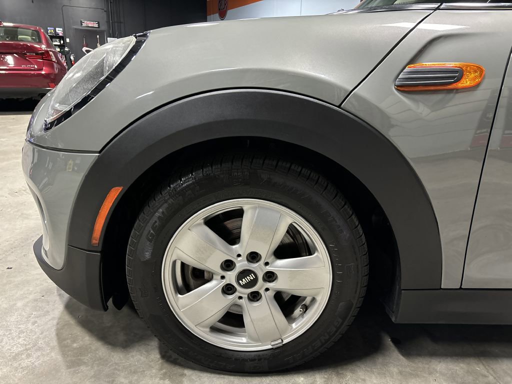 Used 2019 MINI Cooper 2-Door Hardtop w/ Storage Package image 21