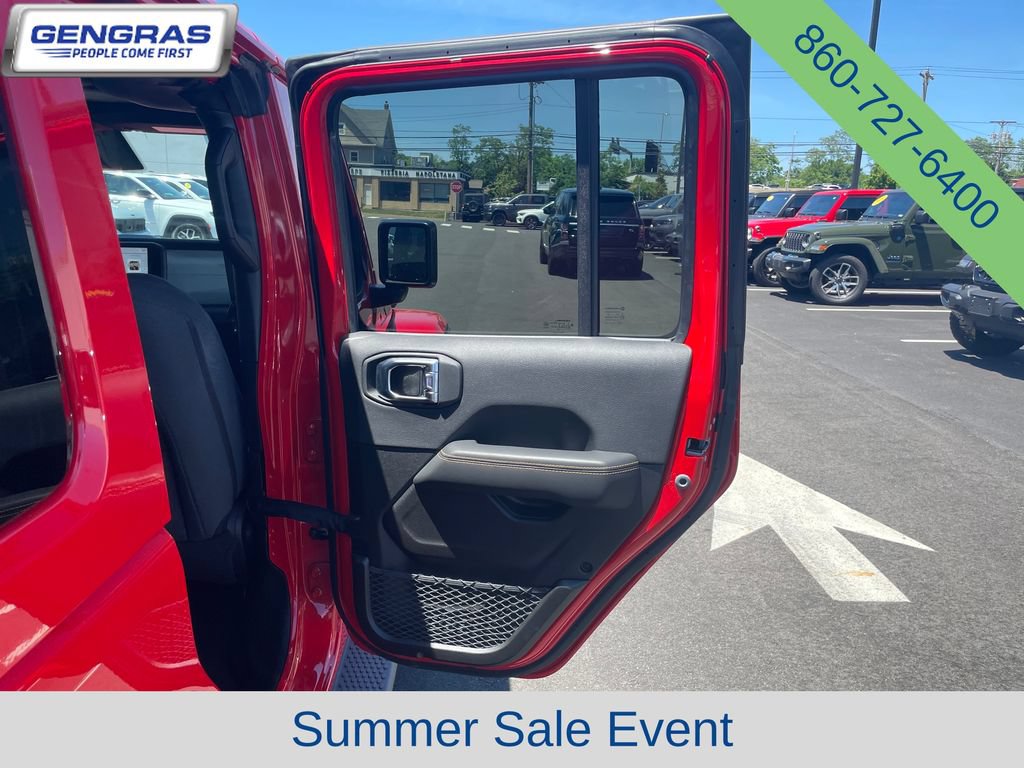 Used 2025 Jeep Wrangler Unlimited Sahara AWD/4WD image 19