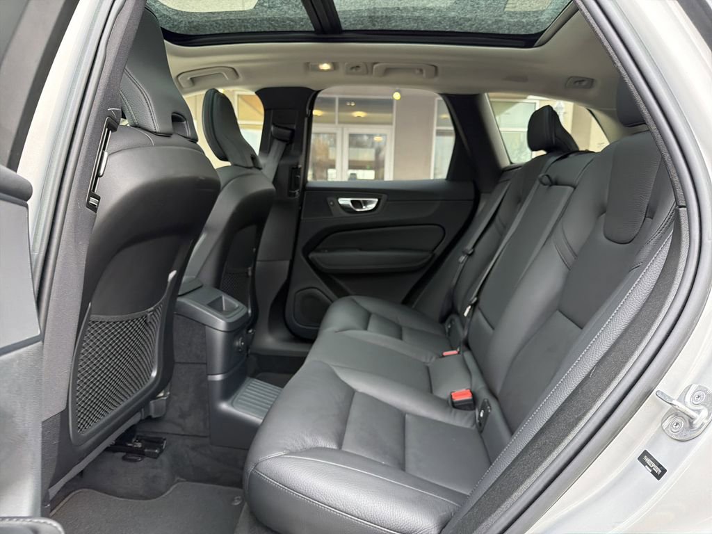 Used 2023 Volvo XC60 T8 Plus image 19