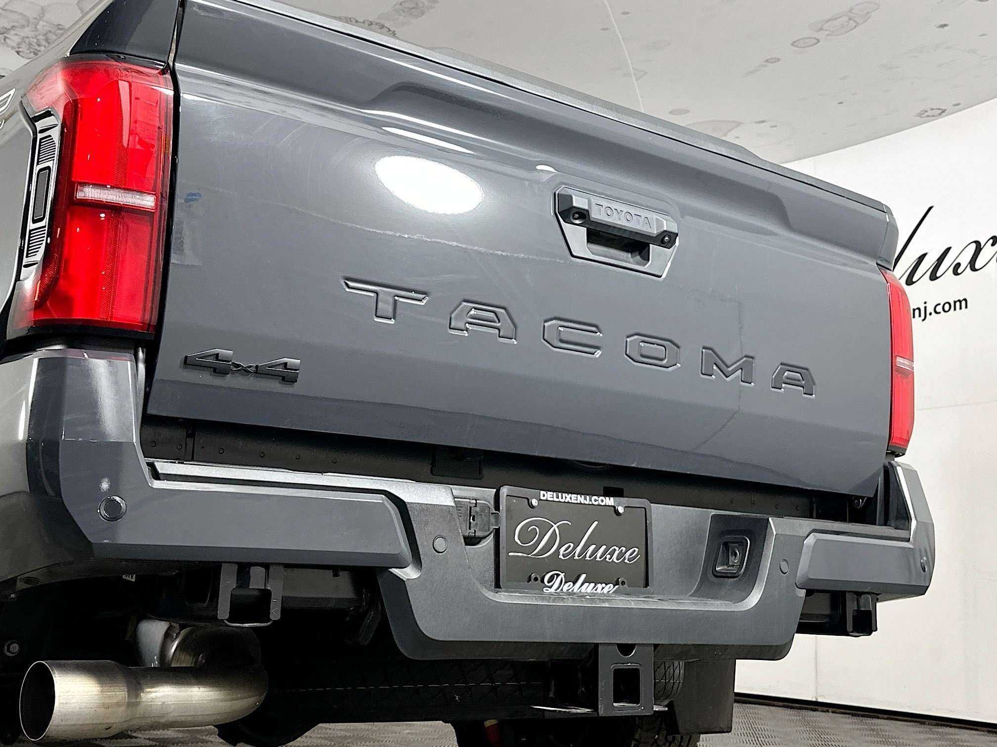 Used 2024 Toyota Tacoma TRD Off-Road w/ TRD Off Road Premium Package image 25