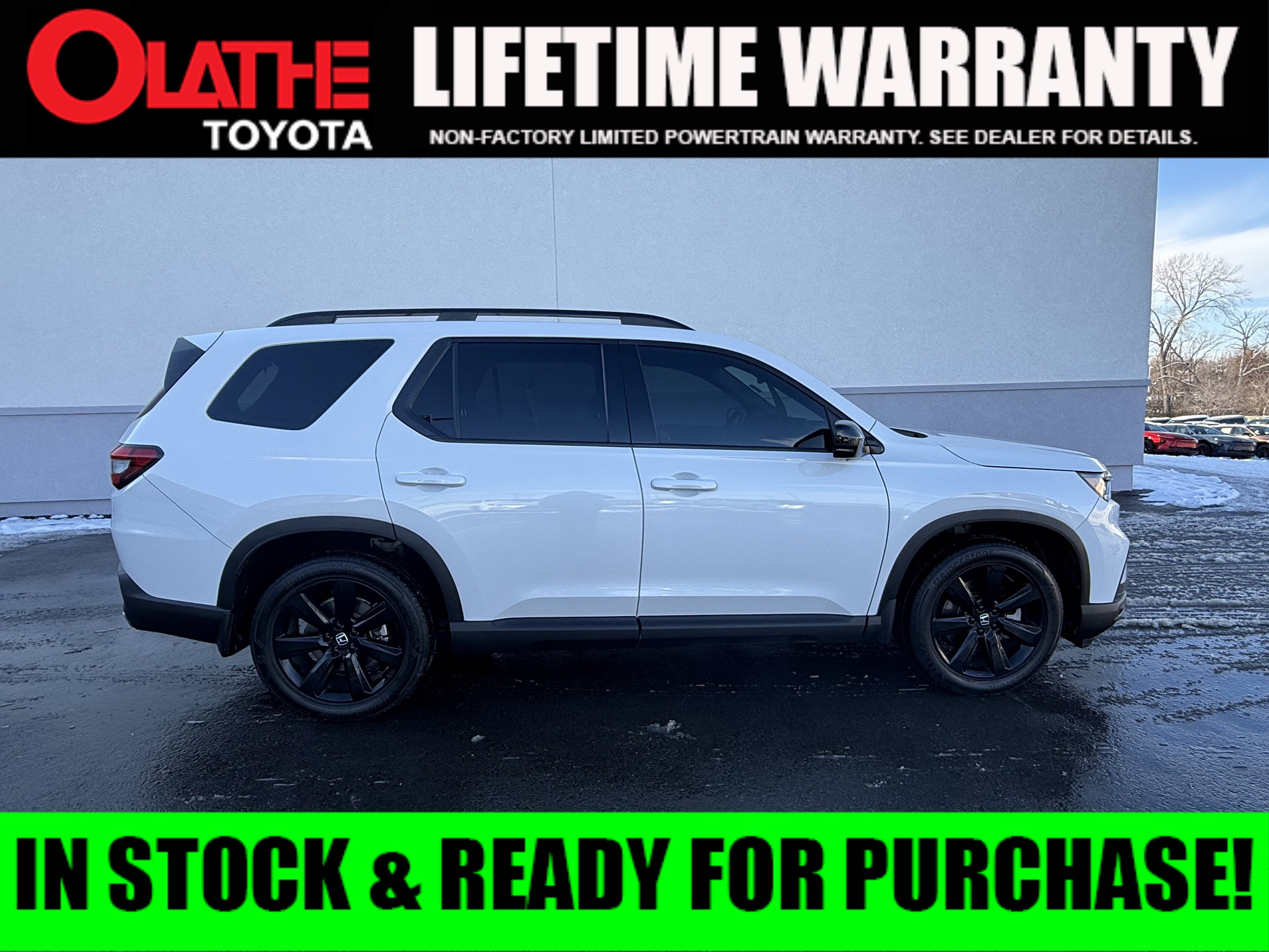 Used 2025 Honda Pilot Black Edition image 1