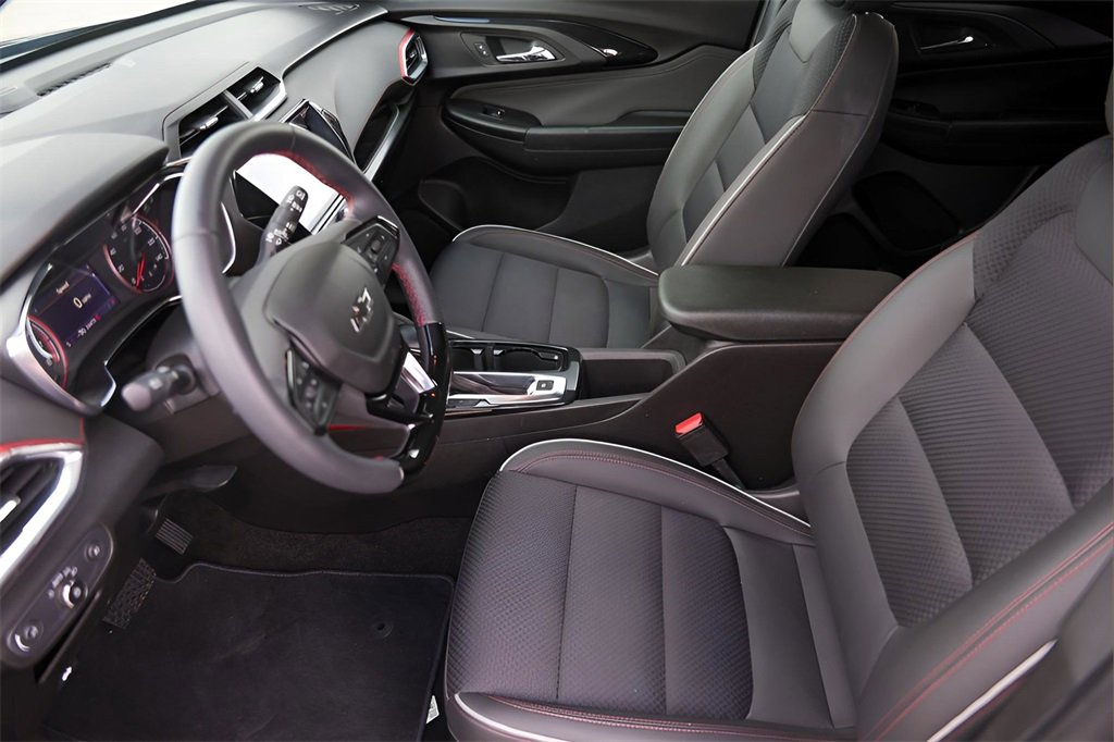 Used 2021 Chevrolet TrailBlazer RS w/ Technology Package image 9