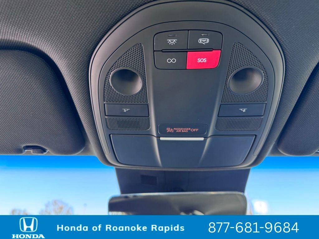 Used 2024 Genesis G70 2.5T image 33