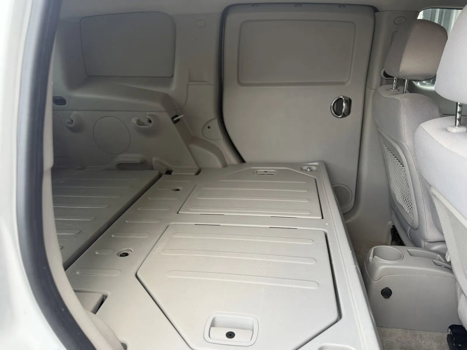 Used 2011 Chevrolet HHR LS image 18