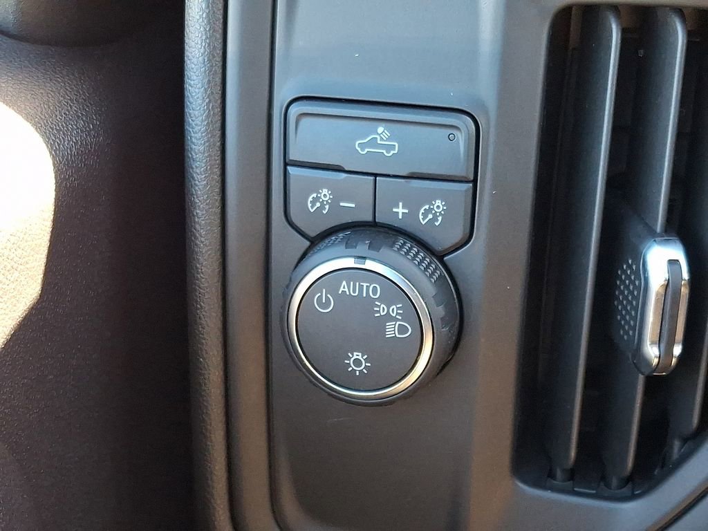 Certified 2025 Chevrolet Silverado 1500 Custom image 23