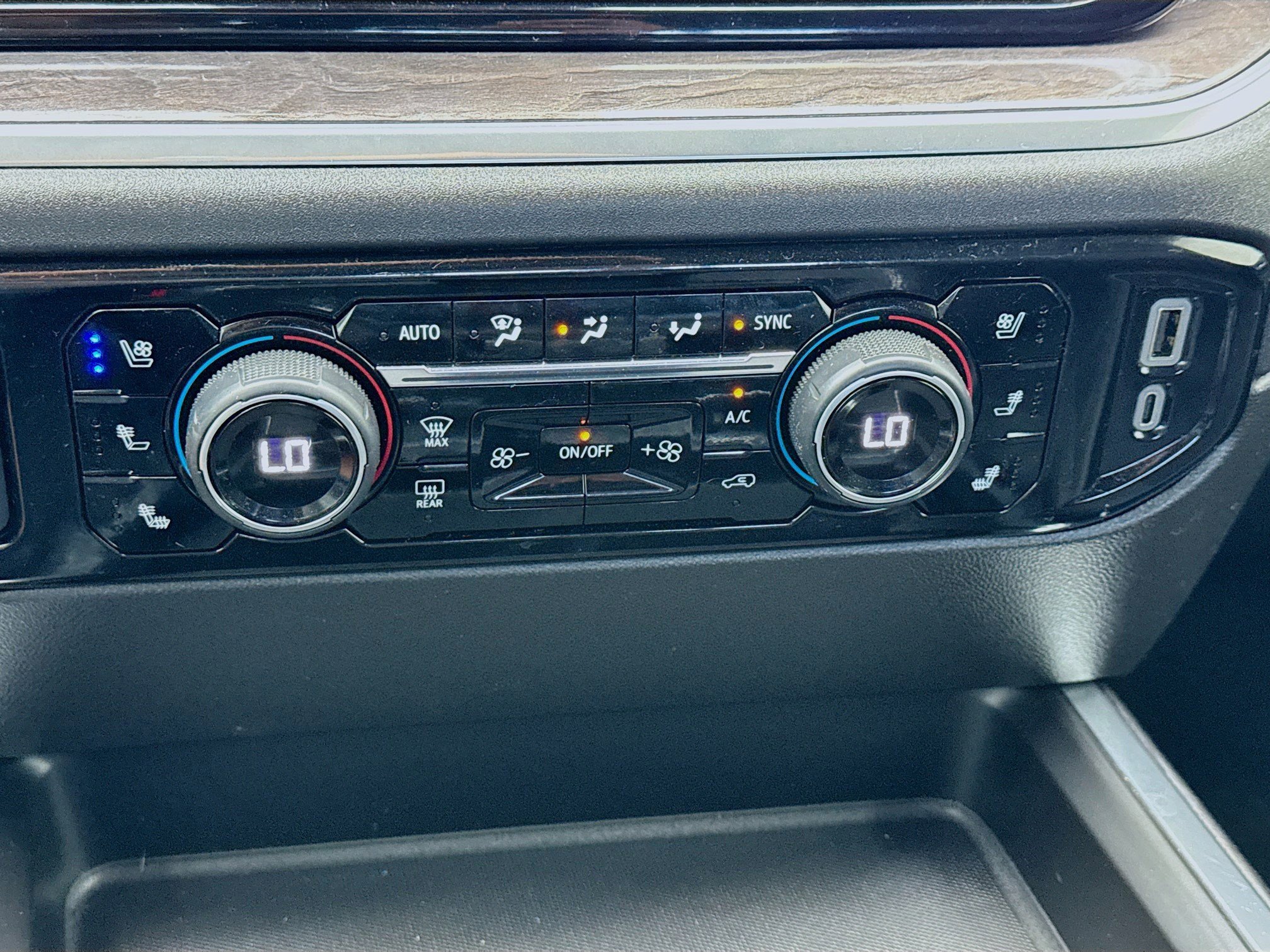 Used 2025 Chevrolet Silverado 2500 LTZ w/ LTZ Plus Package image 12