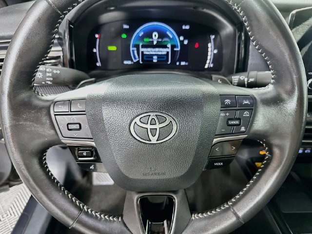 Used 2025 Toyota Camry SE FWD image 18