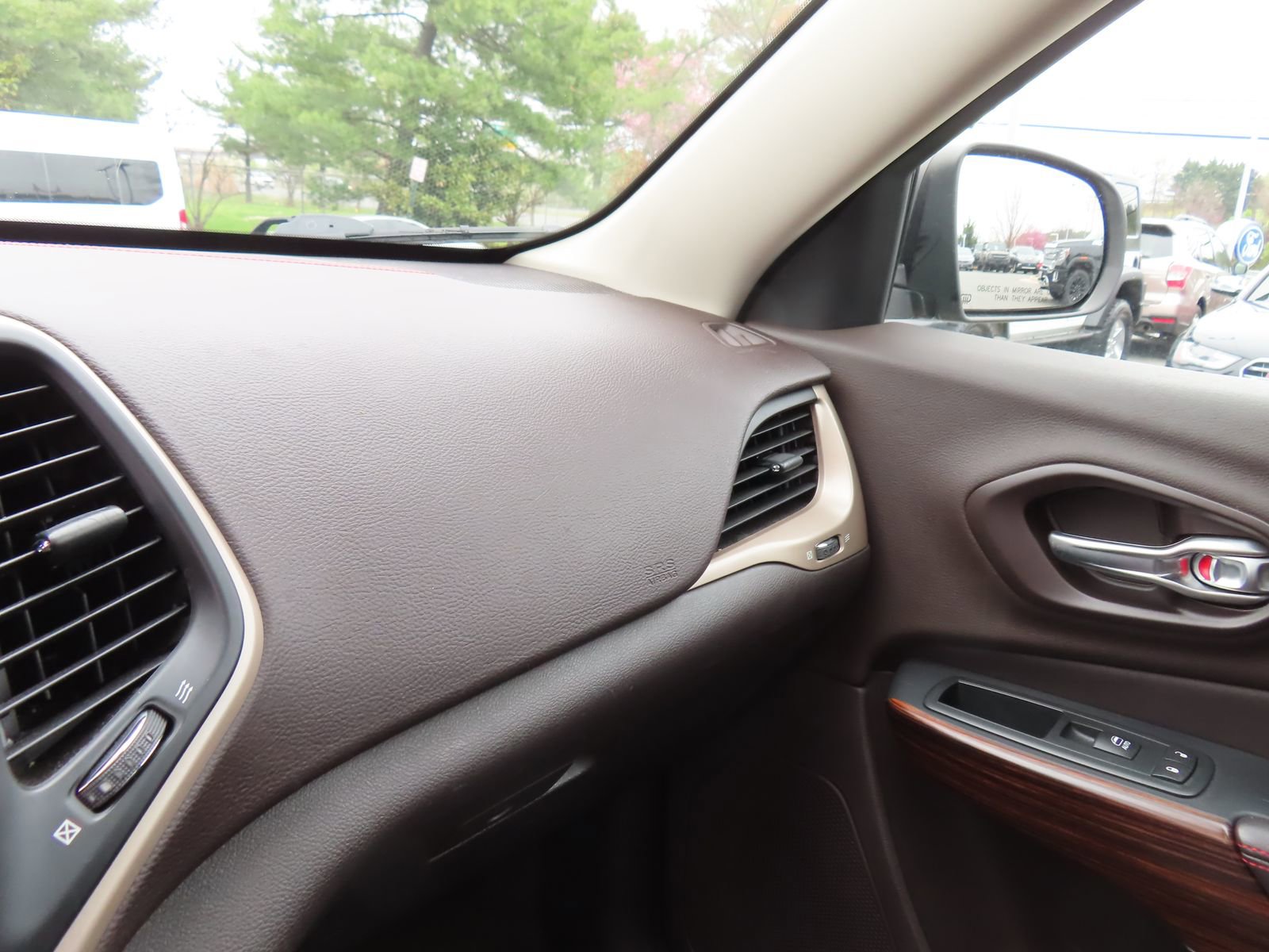 Used 2016 Jeep Cherokee Trailhawk w/ Comfort/Convenience Group image 24