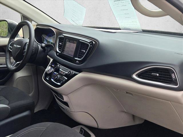 Used 2023 Chrysler Voyager LX image 19