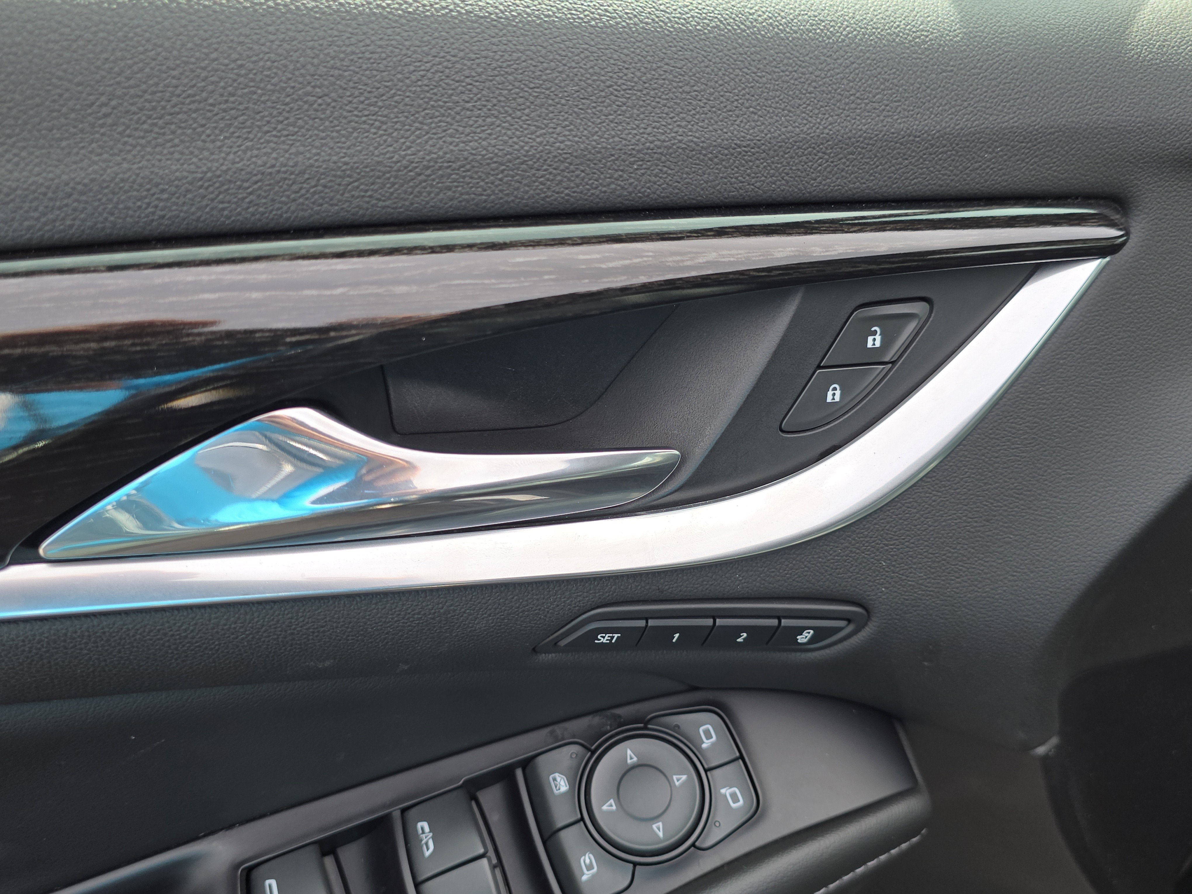 Used 2019 Buick Enclave Avenir w/ Avenir Technology Package image 22