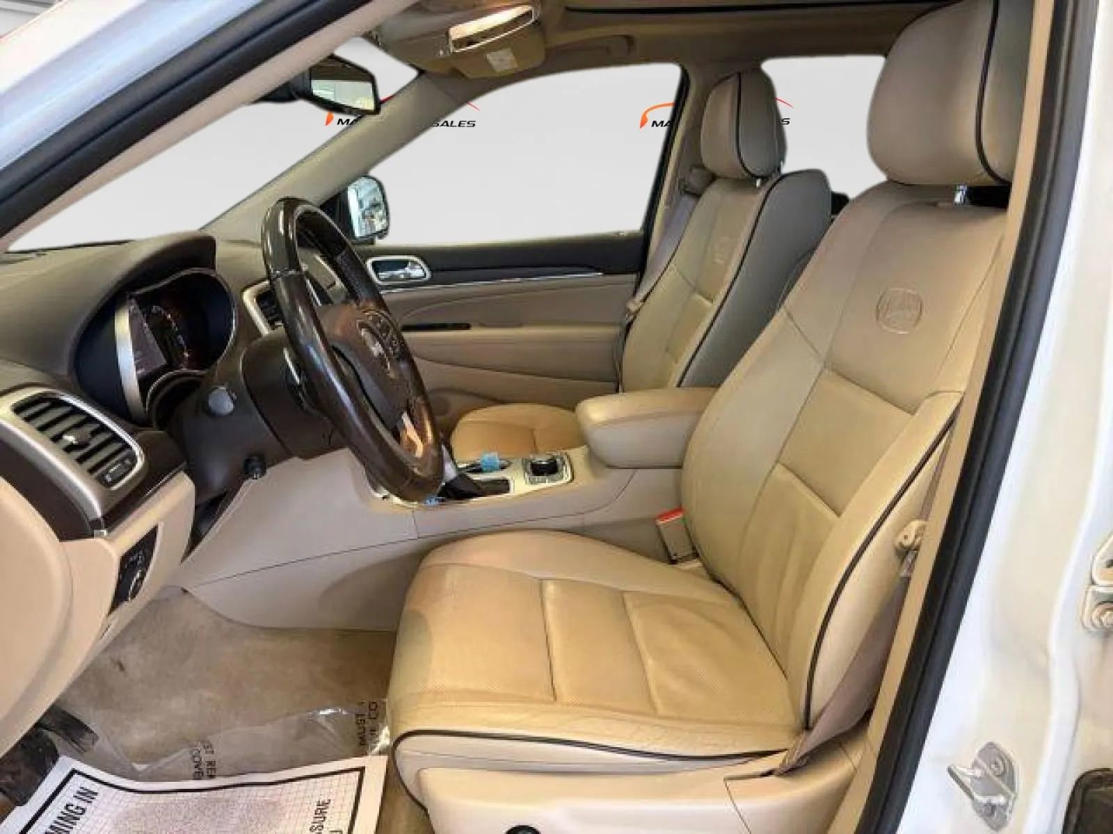 Used 2016 Jeep Grand Cherokee Overland w/ Advanced Technology Group AWD/4WD image 8