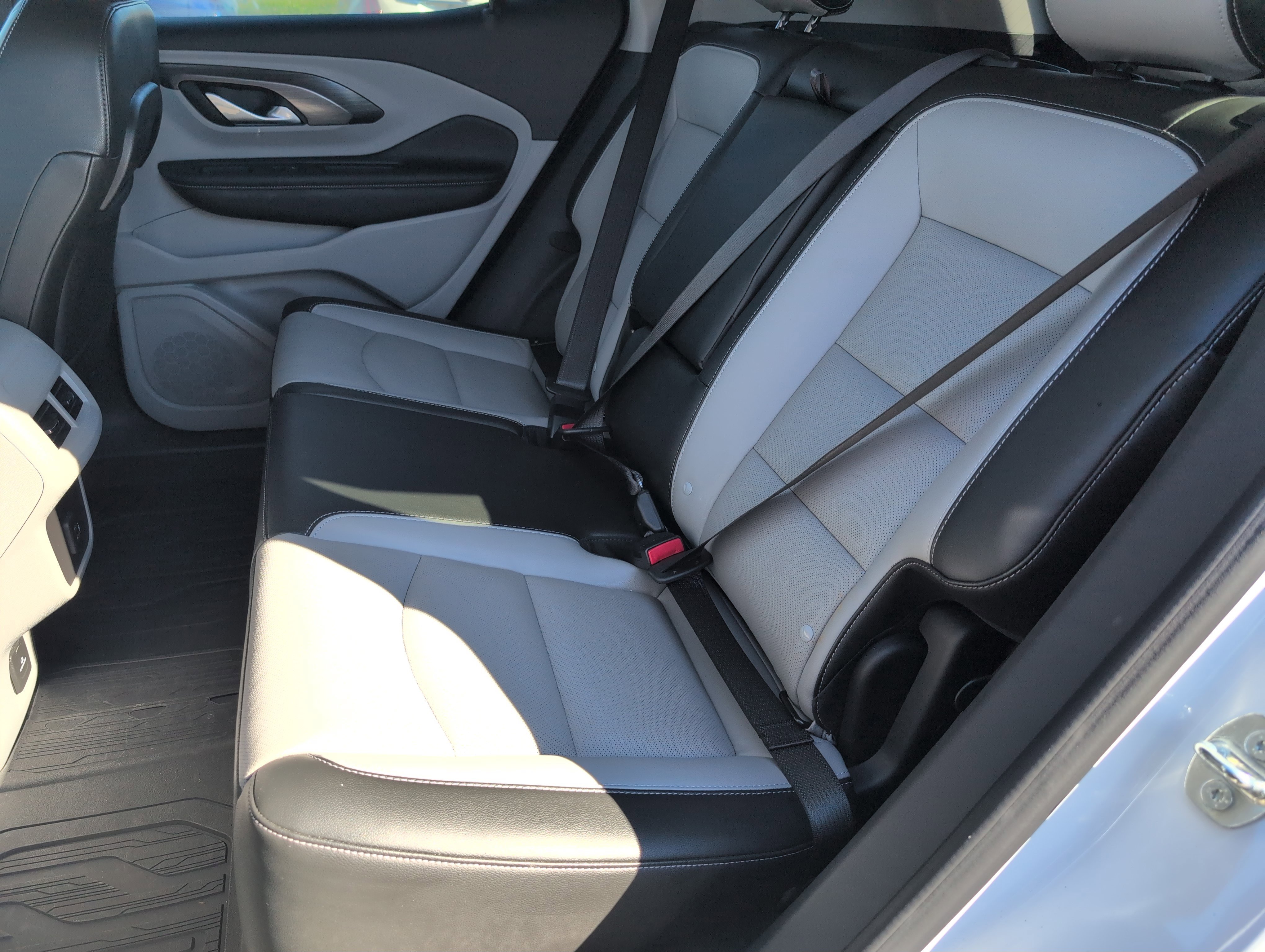 Used 2022 GMC Terrain SLT w/ LPO, Floor Liner Package image 27