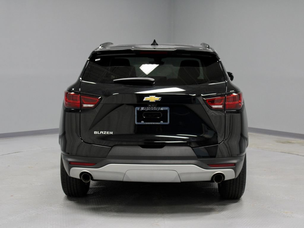 Used 2023 Chevrolet Blazer LT w/ Sound & Technology Package FWD image 9